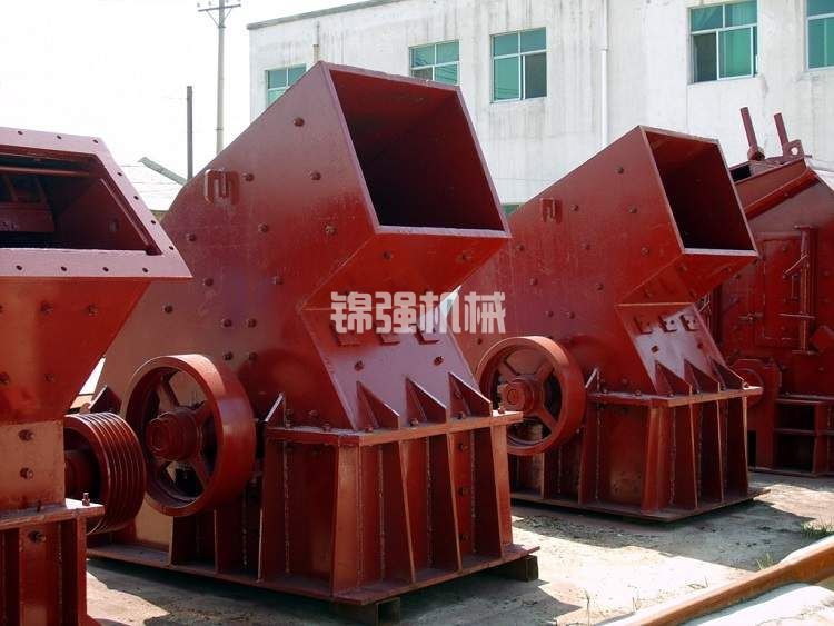 錘式破碎機(jī)的工作原理是什么?哪家工廠價(jià)格比較劃算(圖2) 錘式破碎機(jī)的工作原理是什么?哪家工廠價(jià)格比較劃算(圖2)