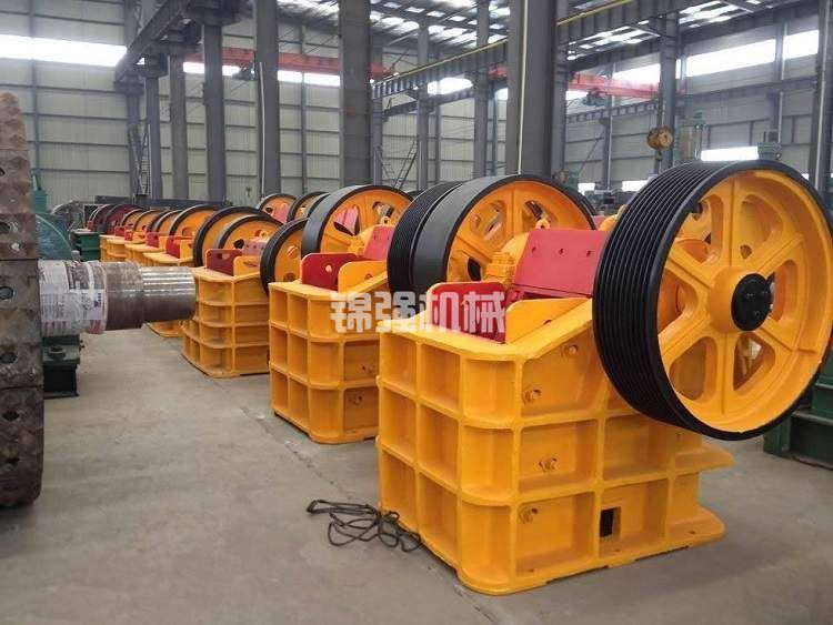 鄂式碎破機(圖1) 鄂式碎石機(圖1)